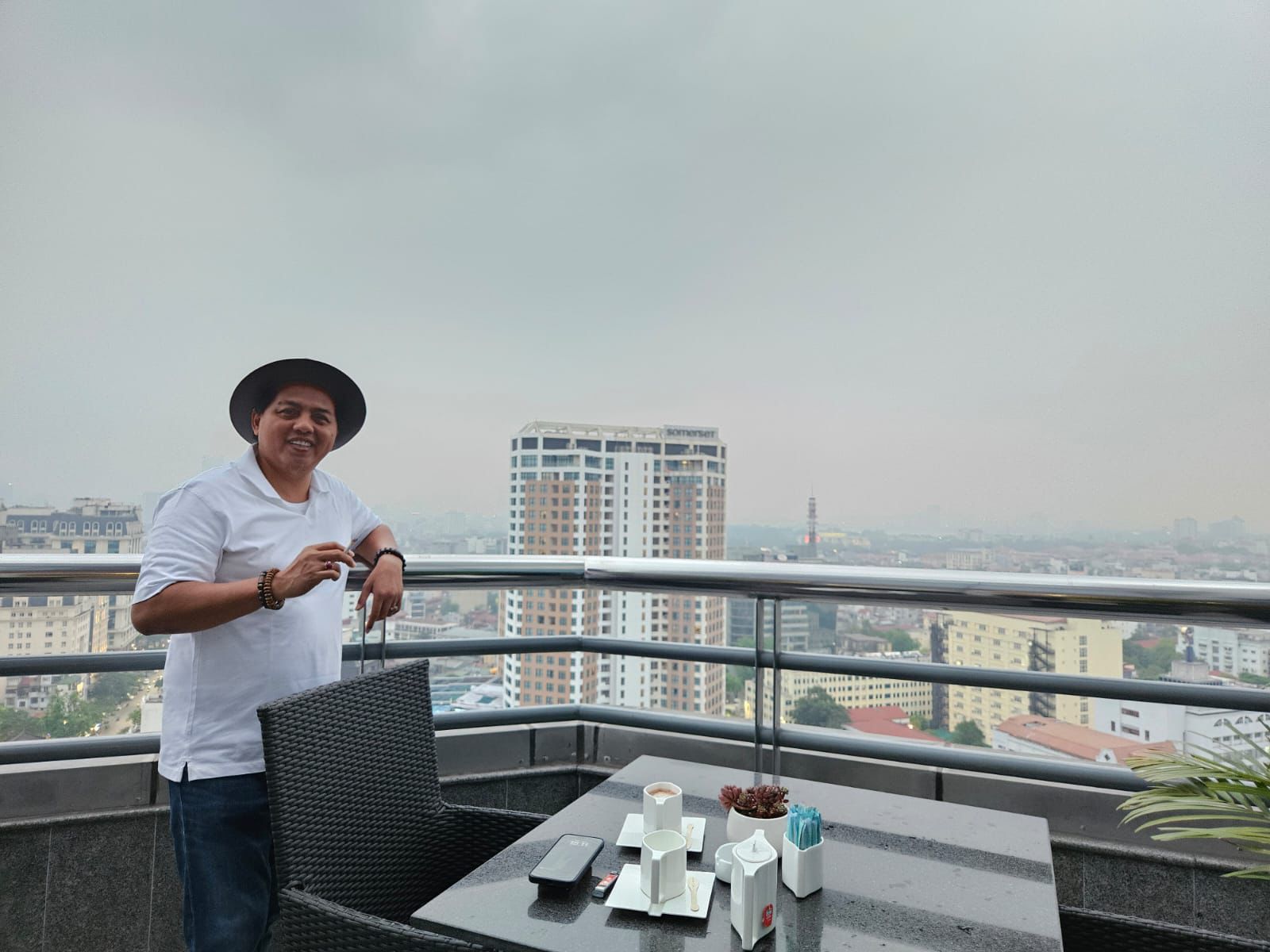 Gerimis Mematri, Hening Sendiri
