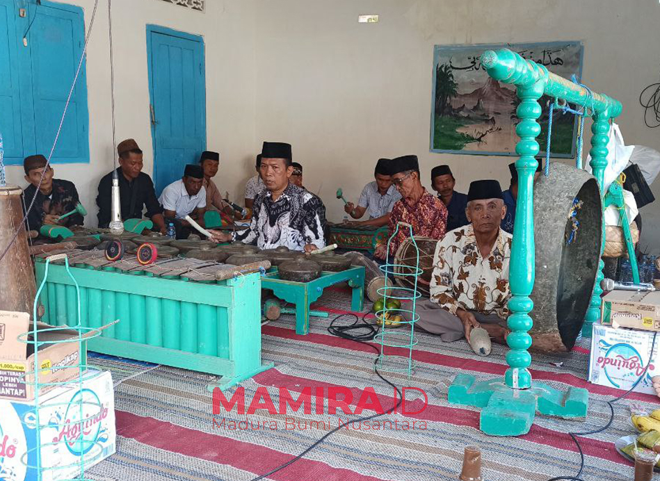 Merawat Tradisi Leluhur, Kepala Desa Larangan Perreng Adakan Rokat Gamelan Pusaka